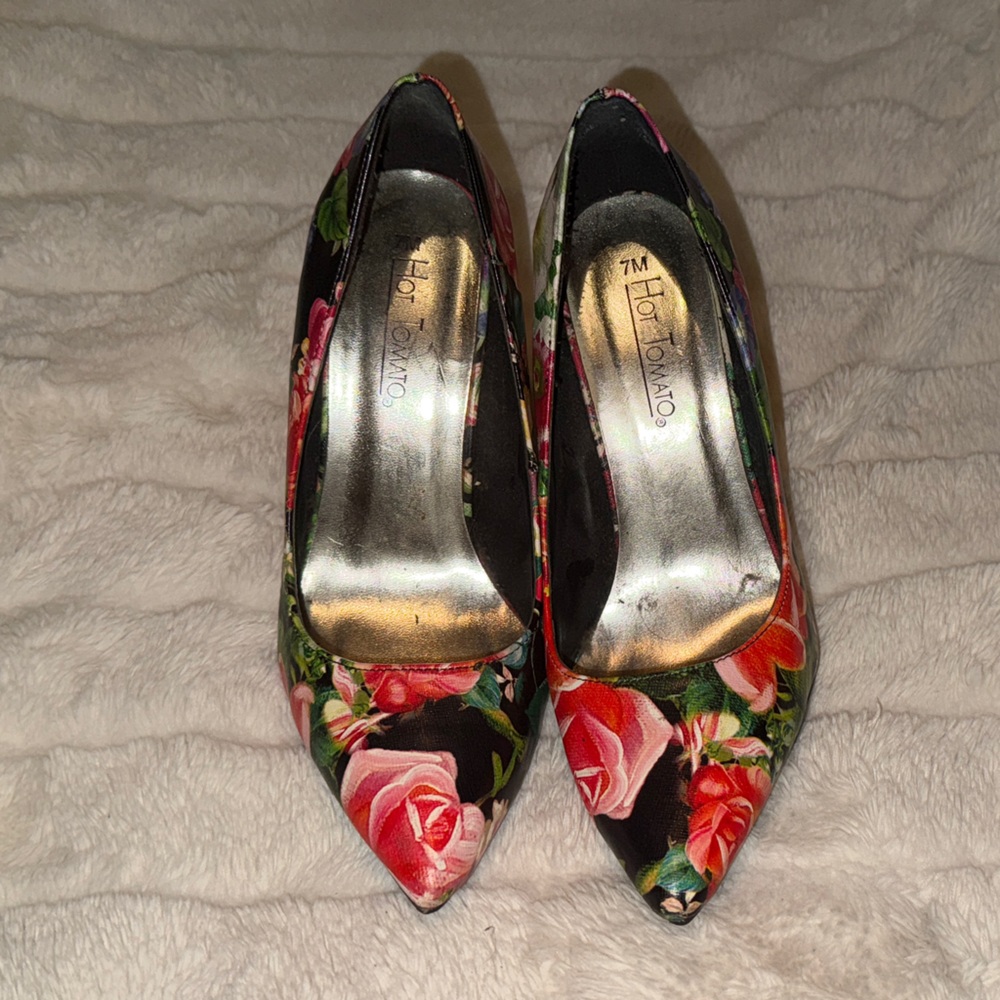 Hot Tomato Black Floral Heels
